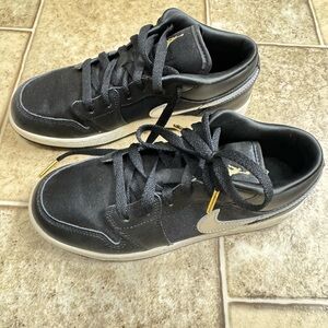 Jordan’s Boys Size 4.5Y